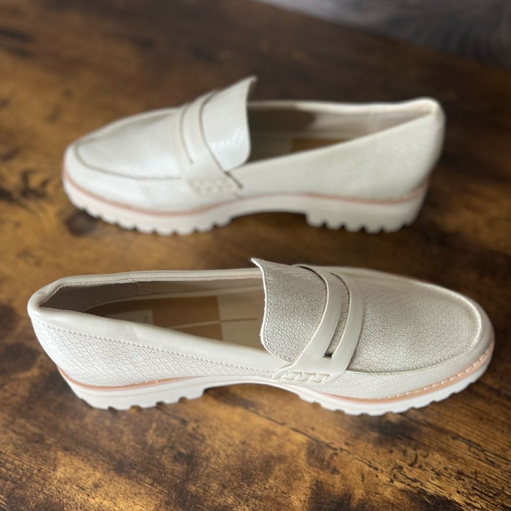 Dolce Vita Elias Flat Embossed Leather Loafer in Ivory. Size 10. New! - Picture 9 of 14
